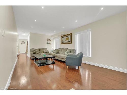 32 Elmpark Court, Brampton, ON - Indoor Photo Showing Living Room