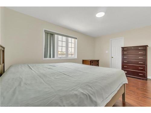 32 Elmpark Court, Brampton, ON - Indoor Photo Showing Bedroom