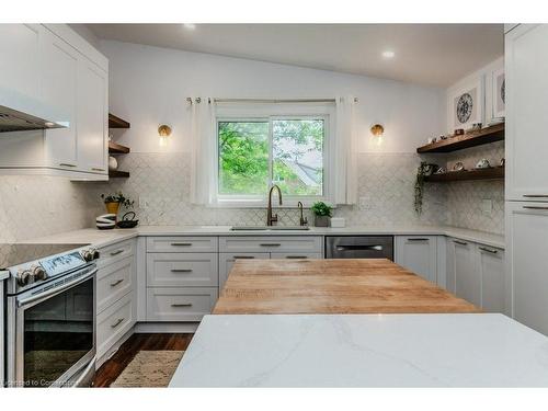 174 Vermont Street, Waterloo, ON - Indoor Photo Showing Kitchen With Upgraded Kitchen