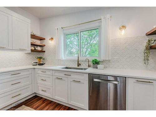 174 Vermont Street, Waterloo, ON - Indoor Photo Showing Kitchen