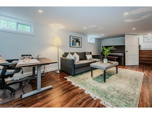 174 Vermont Street, Waterloo, ON - Indoor Photo Showing Living Room