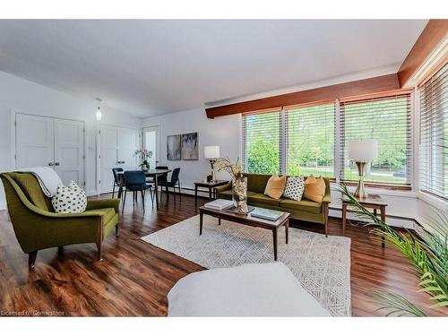 174 Vermont Street, Waterloo, ON - Indoor Photo Showing Living Room