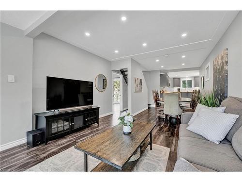 124 Whitney Place, Kitchener, ON - Indoor Photo Showing Living Room