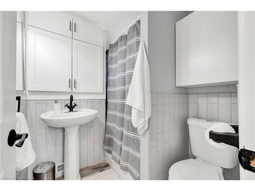 124 Whitney Place, Kitchener, ON - Indoor Photo Showing Bathroom