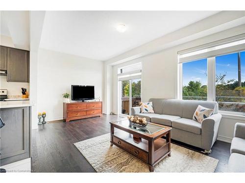 38-166 Deerpath Road, Guelph, ON - Indoor Photo Showing Living Room