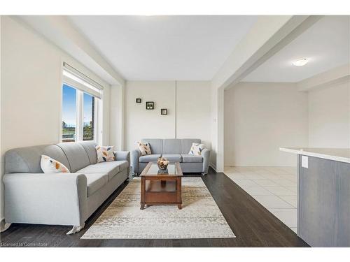 38-166 Deerpath Road, Guelph, ON - Indoor Photo Showing Living Room