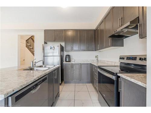 38-166 Deerpath Road, Guelph, ON - Indoor Photo Showing Kitchen With Stainless Steel Kitchen With Double Sink