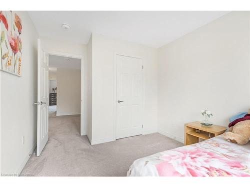 38-166 Deerpath Road, Guelph, ON - Indoor Photo Showing Bedroom