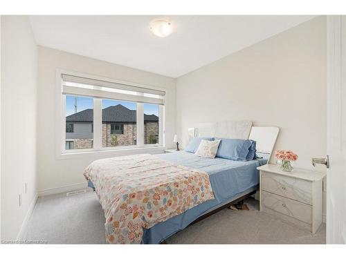 38-166 Deerpath Road, Guelph, ON - Indoor Photo Showing Bedroom