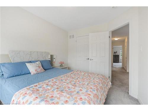 38-166 Deerpath Road, Guelph, ON - Indoor Photo Showing Bedroom