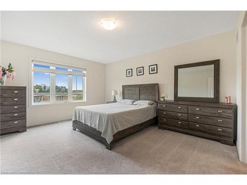 38-166 Deerpath Road, Guelph, ON - Indoor Photo Showing Bedroom