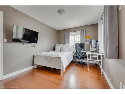 337 Featherstone Crescent, Kitchener, ON - Indoor Photo Showing Bedroom