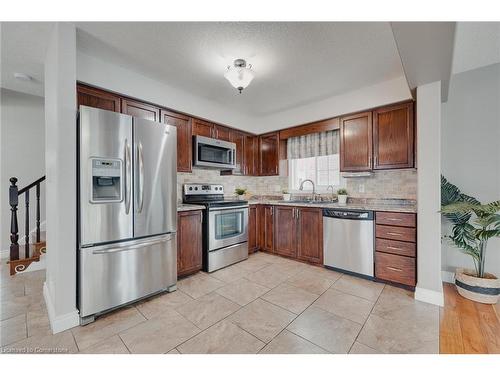 337 Featherstone Crescent, Kitchener, ON - Indoor Photo Showing Kitchen