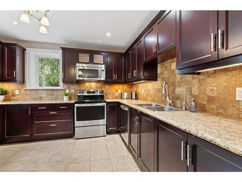 7204 Concession 1 Road, Puslinch, ON - Indoor Photo Showing Kitchen With Double Sink With Upgraded Kitchen