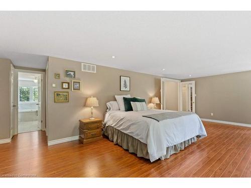 7204 Concession 1 Road, Puslinch, ON - Indoor Photo Showing Bedroom