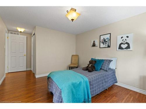 7204 Concession 1 Road, Puslinch, ON - Indoor Photo Showing Bedroom