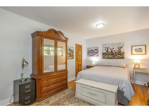 24 Thorncrest Crescent, London, ON - Indoor Photo Showing Bedroom