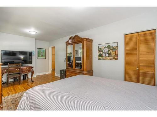 24 Thorncrest Crescent, London, ON - Indoor Photo Showing Bedroom