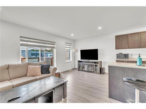 82 Pony Way E, Kitchener, ON - Indoor Photo Showing Living Room