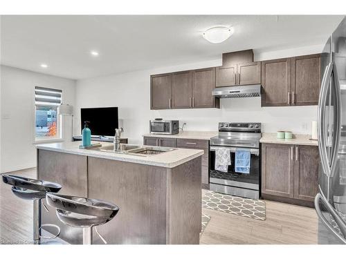 82 Pony Way E, Kitchener, ON - Indoor Photo Showing Kitchen With Double Sink With Upgraded Kitchen