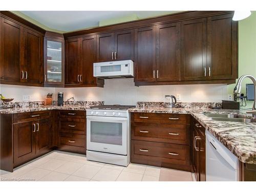 181 Doon Mills Drive, Kitchener, ON - Indoor Photo Showing Kitchen With Double Sink