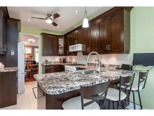 181 Doon Mills Drive, Kitchener, ON - Indoor Photo Showing Kitchen With Double Sink With Upgraded Kitchen