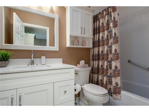 181 Doon Mills Drive, Kitchener, ON - Indoor Photo Showing Bathroom