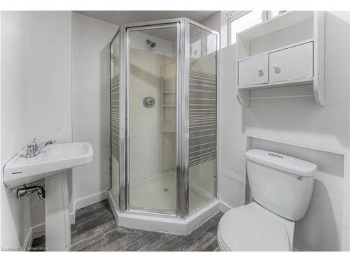 24 Old Chicopee Drive, Kitchener, ON - Indoor Photo Showing Bathroom