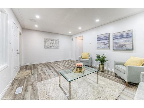 24 Old Chicopee Drive, Kitchener, ON - Indoor Photo Showing Living Room