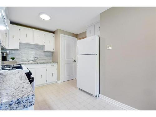 65 Brendawood Crescent, Waterloo, ON - Indoor Photo Showing Kitchen