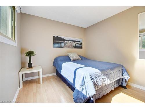 65 Brendawood Crescent, Waterloo, ON - Indoor Photo Showing Bedroom