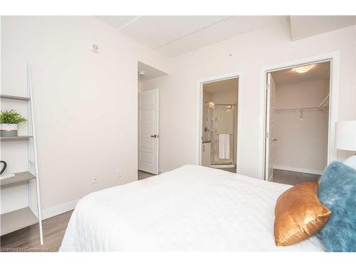 202-175 Commonwealth Street, Kitchener, ON - Indoor Photo Showing Bedroom