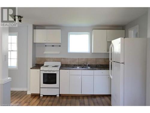 10 Blair Lane, Cambridge, ON - Indoor Photo Showing Kitchen With Double Sink