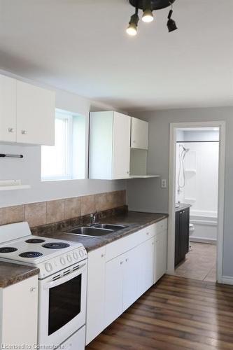 10 Blair Lane, Cambridge, ON - Indoor Photo Showing Kitchen With Double Sink