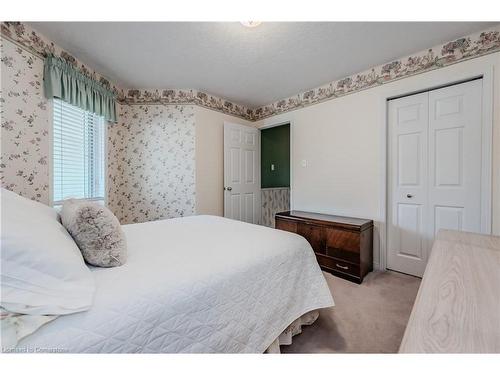 22-50 Midland Drive, Kitchener, ON - Indoor Photo Showing Bedroom