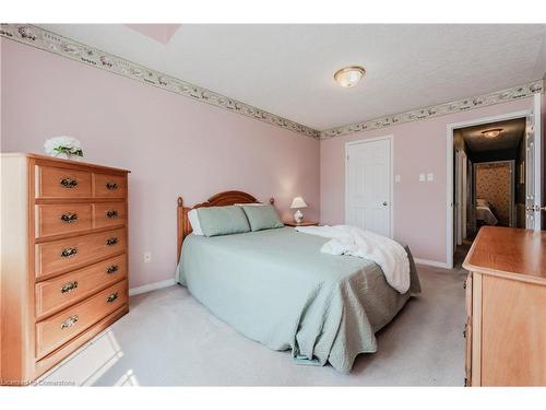 22-50 Midland Drive, Kitchener, ON - Indoor Photo Showing Bedroom