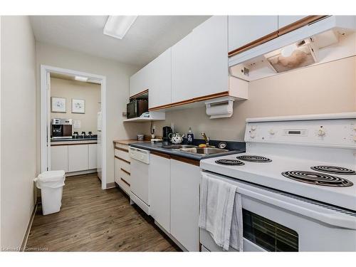 22-50 Midland Drive, Kitchener, ON - Indoor Photo Showing Kitchen With Double Sink