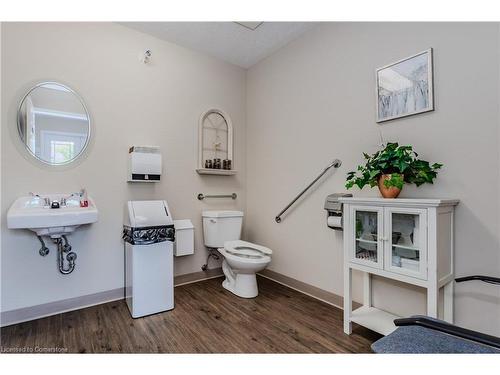 22-50 Midland Drive, Kitchener, ON - Indoor Photo Showing Bathroom