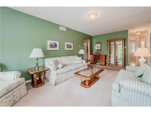 22-50 Midland Drive, Kitchener, ON - Indoor Photo Showing Living Room