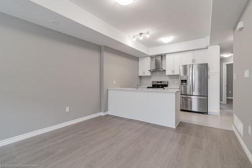 158 Wheat Lane, Kitchener, ON - Indoor Photo Showing Kitchen With Stainless Steel Kitchen