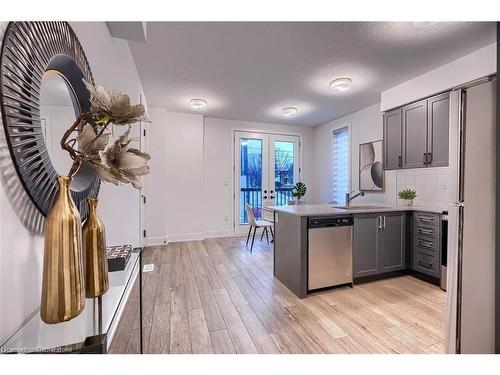 59-99 Roger Street Street, Waterloo, ON - Indoor Photo Showing Kitchen