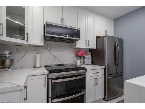 130 Greenbrier Drive, Waterloo, ON - Indoor Photo Showing Kitchen