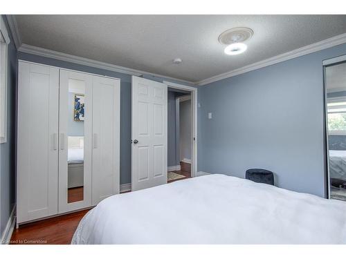 130 Greenbrier Drive, Waterloo, ON - Indoor Photo Showing Bedroom