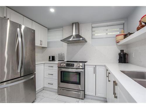 130 Greenbrier Drive, Waterloo, ON - Indoor Photo Showing Kitchen With Upgraded Kitchen