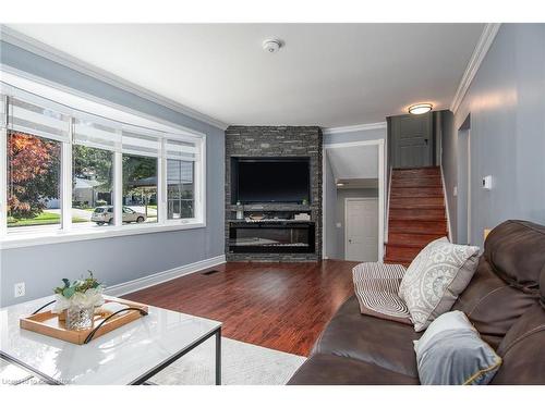 130 Greenbrier Drive, Waterloo, ON - Indoor Photo Showing Living Room