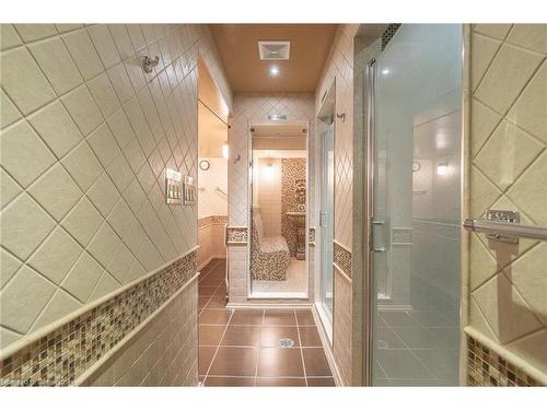 11 Belmont Avenue W, Kitchener, ON - Indoor Photo Showing Bathroom