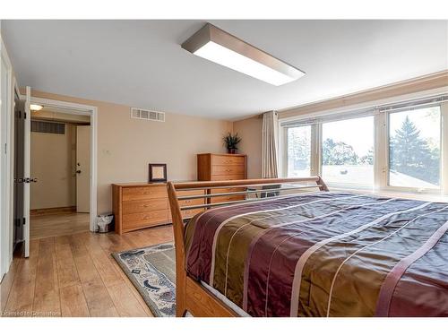 11 Belmont Avenue W, Kitchener, ON - Indoor Photo Showing Bedroom