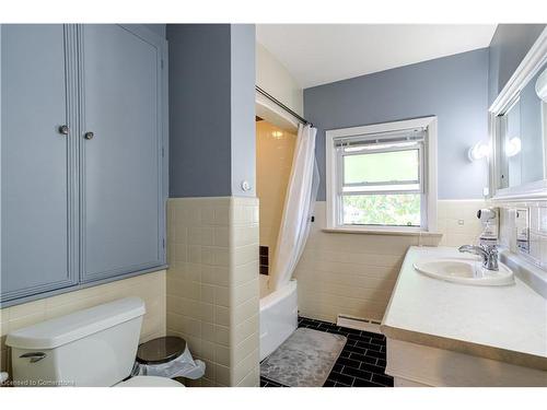 11 Belmont Avenue W, Kitchener, ON - Indoor Photo Showing Bathroom