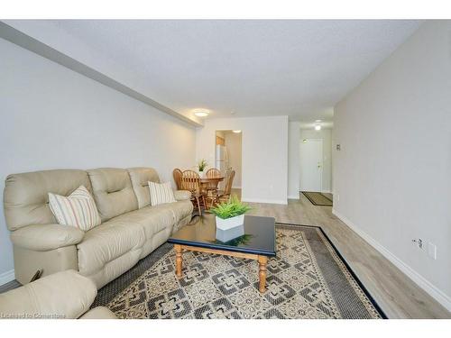 202-1414 King Street E, Kitchener, ON - Indoor Photo Showing Living Room