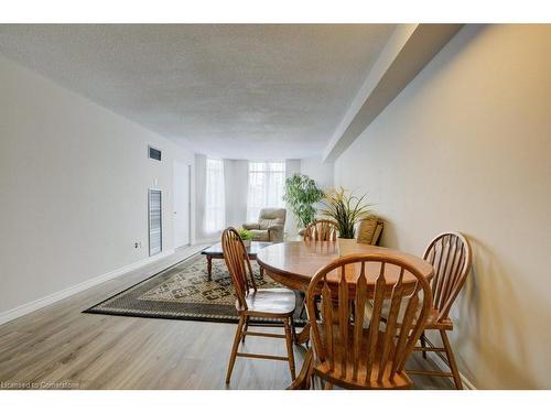 202-1414 King Street E, Kitchener, ON - Indoor Photo Showing Dining Room